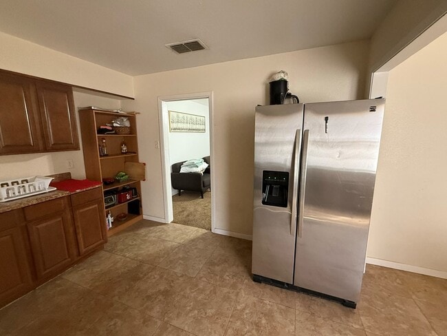 Building Photo - 420 E 47th St