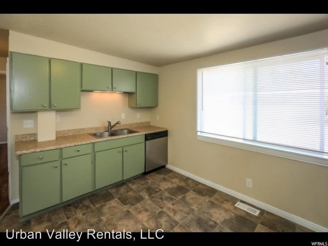Building Photo - 10185 S Amaryllis Dr