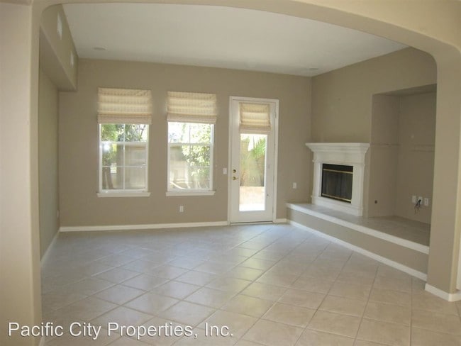 Building Photo - 3 br, 2.5 bath House - 5 Marysville