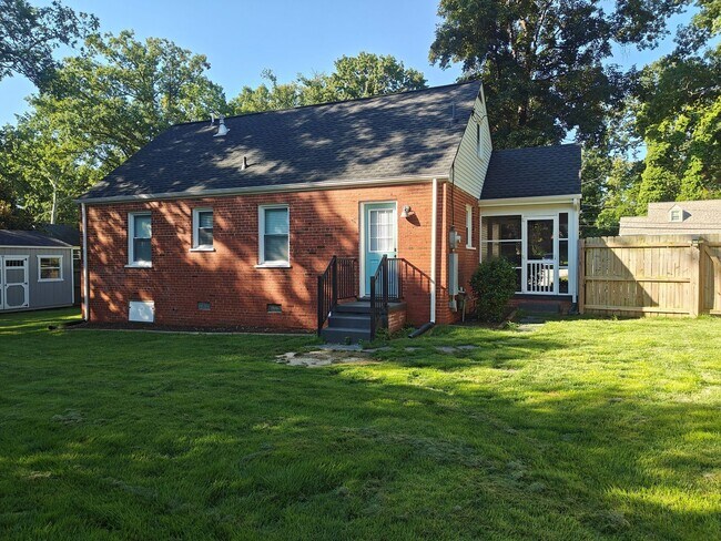 Foto del edificio - 3 bedroom home off of Parham Rd