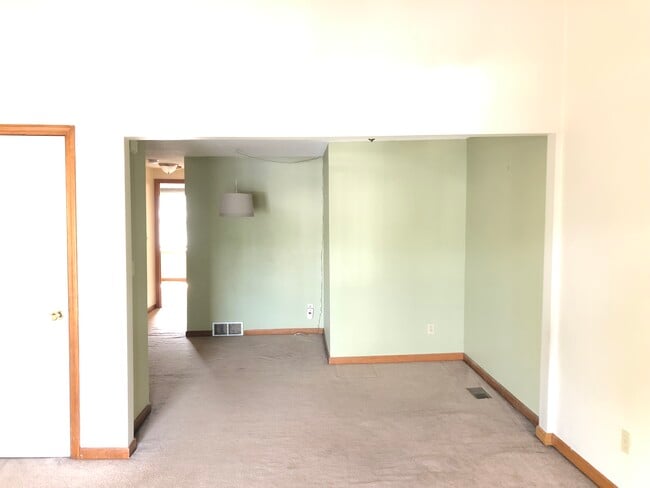 Building Photo - 4615 Chestnut Ridge Rd