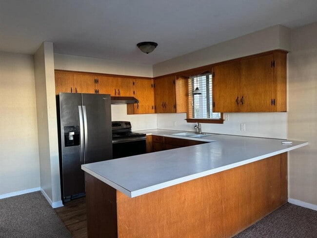 Building Photo - Colonial Oaks Apartments