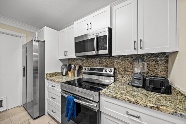 Building Photo - 12196 Sag Harbor Ct