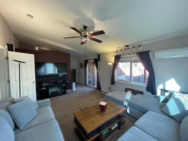 Foto del edificio - Turn-Key Charming 3BR 1906 Modern Updated ...