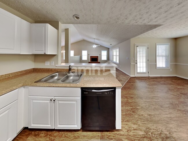 Building Photo - 661 Stonecrest Dr