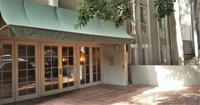 Foto del edificio - Luxurious 2 Bedroom, 2 Bath Condo in the Heart of Prime Hollywood