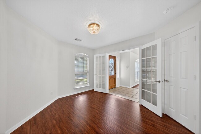 Building Photo - 1115 Willow Knoll