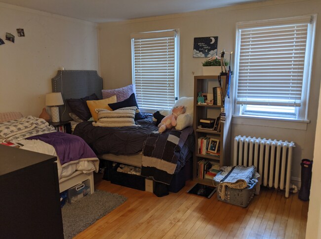 Foto del edificio - 1121 Leonard Pl