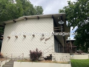 Building Photo - 390 W 14th St