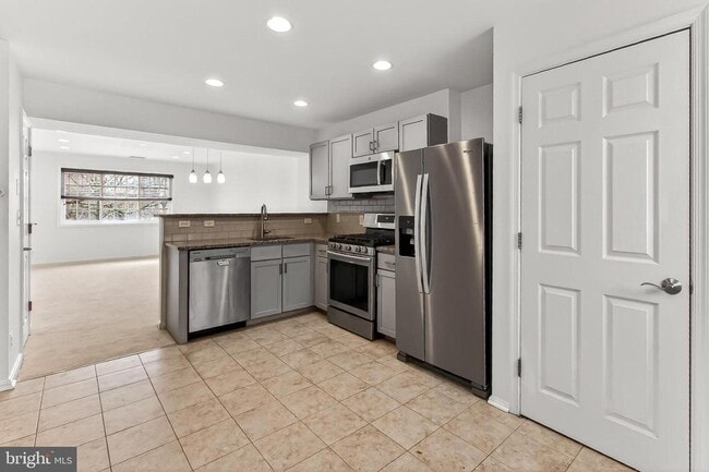 Foto del edificio - 1407 N Van Dorn St