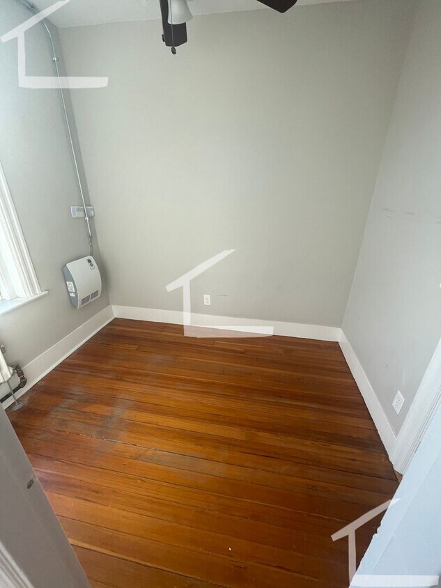 Building Photo - Cambridge 1 Bed Available now - No Broker Fee