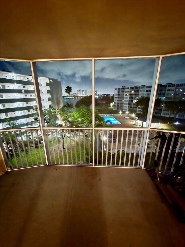 Foto del edificio - 1750 NE 191st St