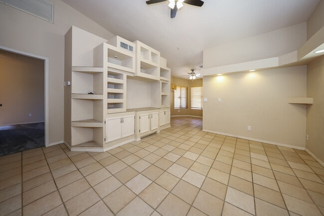 Building Photo - 3080 W Placita De La Roseta