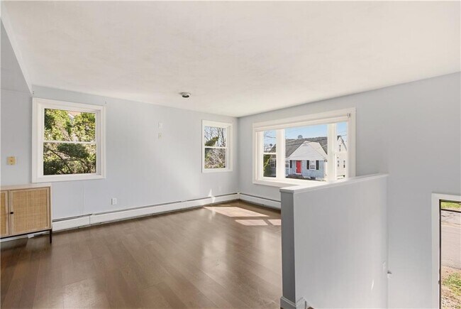 Foto del edificio - 102 Easton Ave