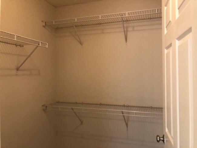 Building Photo - Southern Edge Condo - Close to Campus