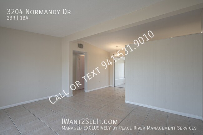 Building Photo - Clean, bright and cozy!