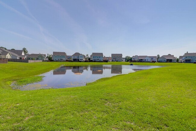 Foto del edificio - Pristine and Calm Home in Moncks Corner