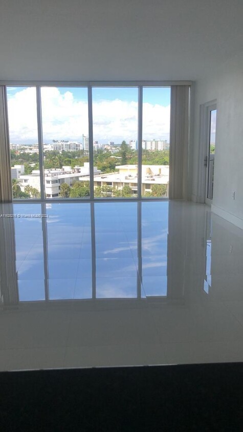 Foto principal - 10275 Collins Ave