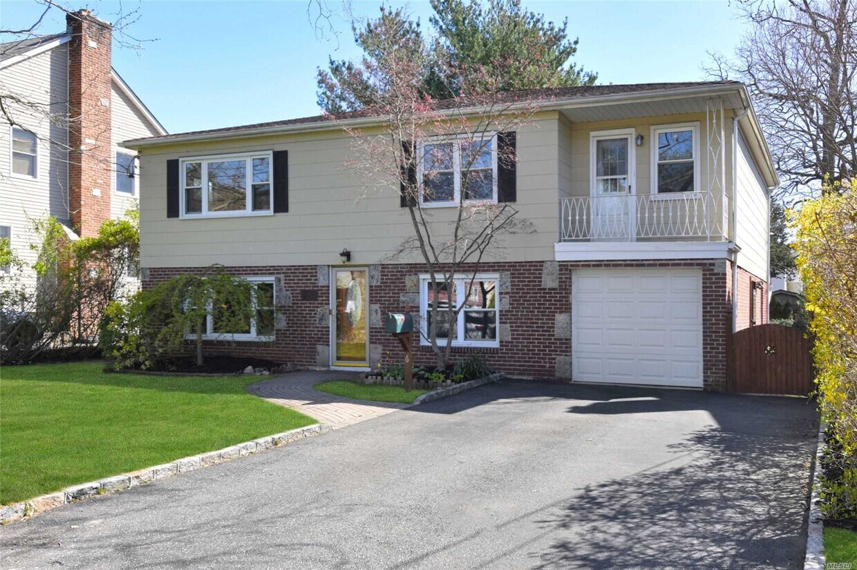 Primary Photo - 6 Dunes Ln