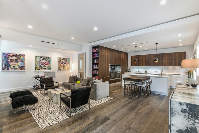 Foto del edificio - 732 Huntley Dr