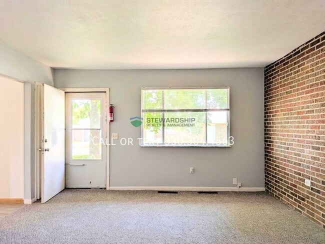 Foto del edificio - 15251 Lincoln Way W