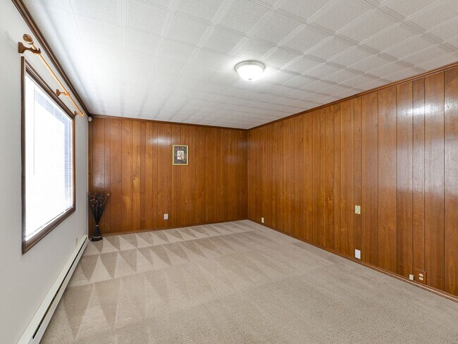 Building Photo - Beautiful One Level 2+ Bedroom Cottage in Renton!