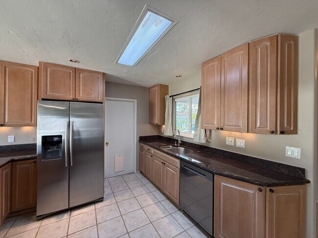 Building Photo - Beautiful 3B/2BA Home in University City for Rent!