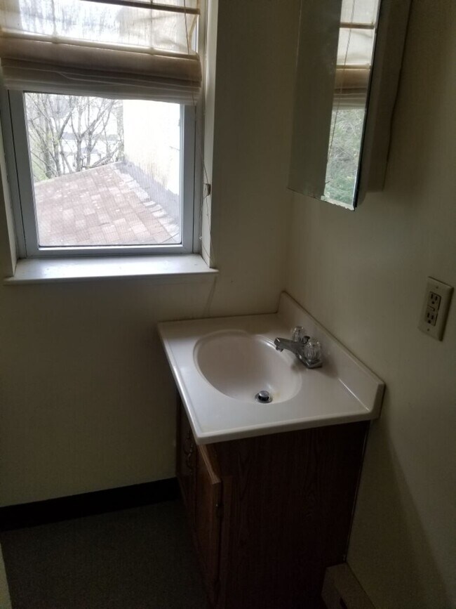 829 N River St Unit 829 2nd floor, Scranton, PA 18505 Condo for Rent
