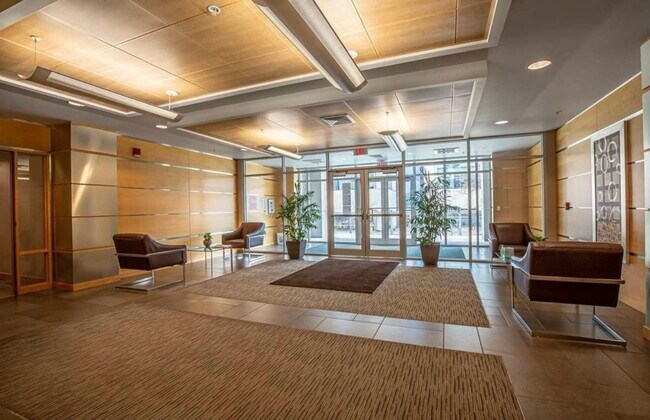 Foto del edificio - 309 W Washington Ave