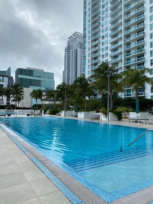 Building Photo - 951 Brickell Ave