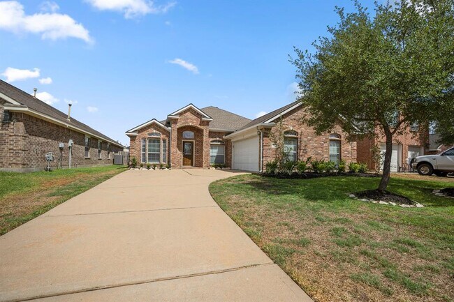 Foto del edificio - 8110 Cove Timbers Ln