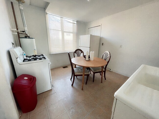 Kitchen - 653 W 28th St