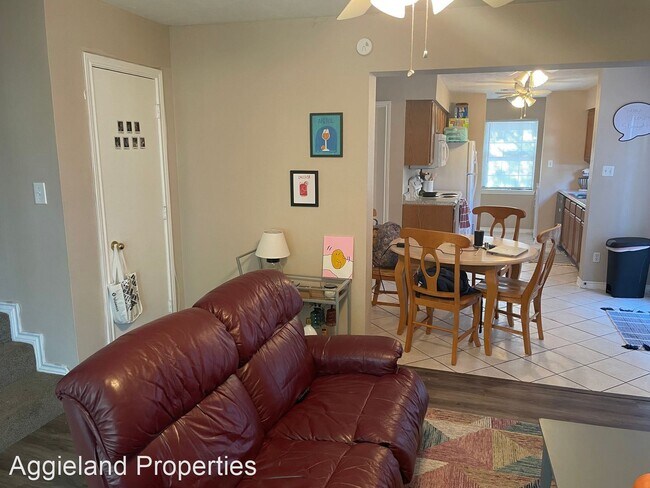 Foto del edificio - 3 br, 3 bath House - 1904 Holleman Drive