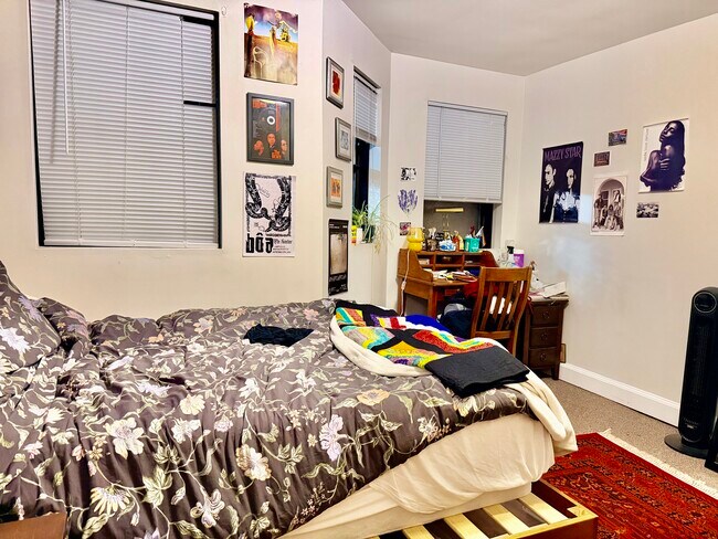 Foto del edificio - 833-835 Beacon St. Unit B