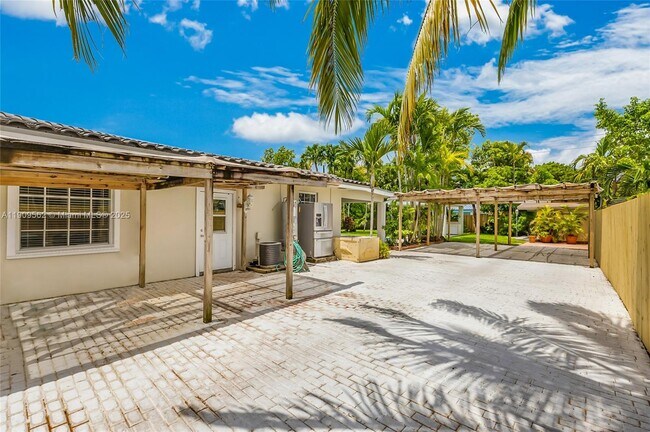 Building Photo - 13820 SW 82nd Ave