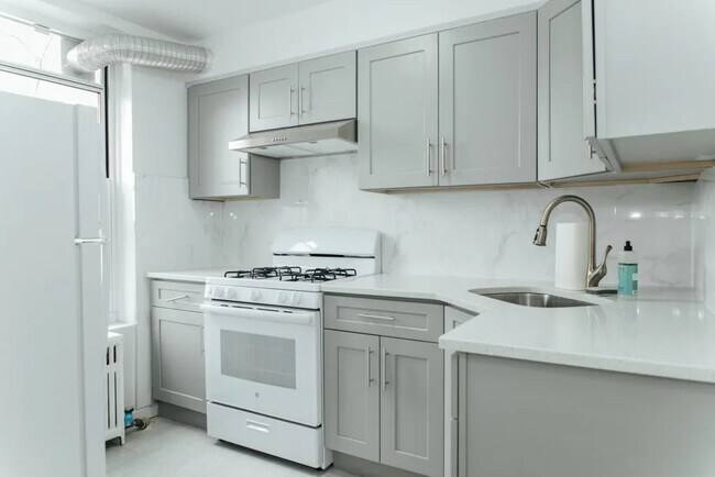 Foto del edificio - Furnished room/NOT APARTMENT