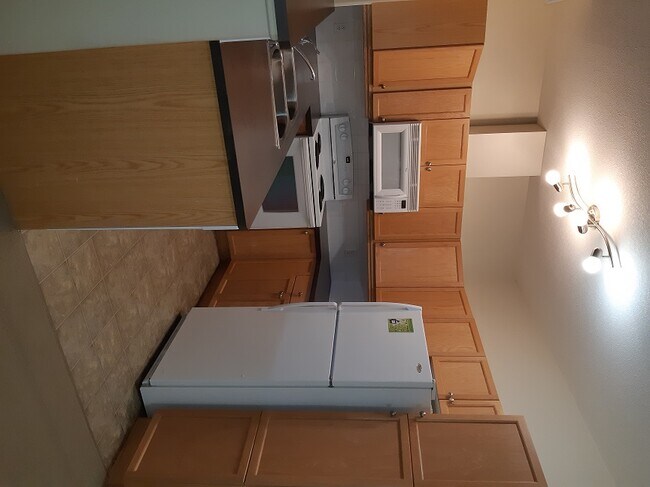 Photo du bâtiment - 2 Bed 2 Bath Unit in Edmonton, AB