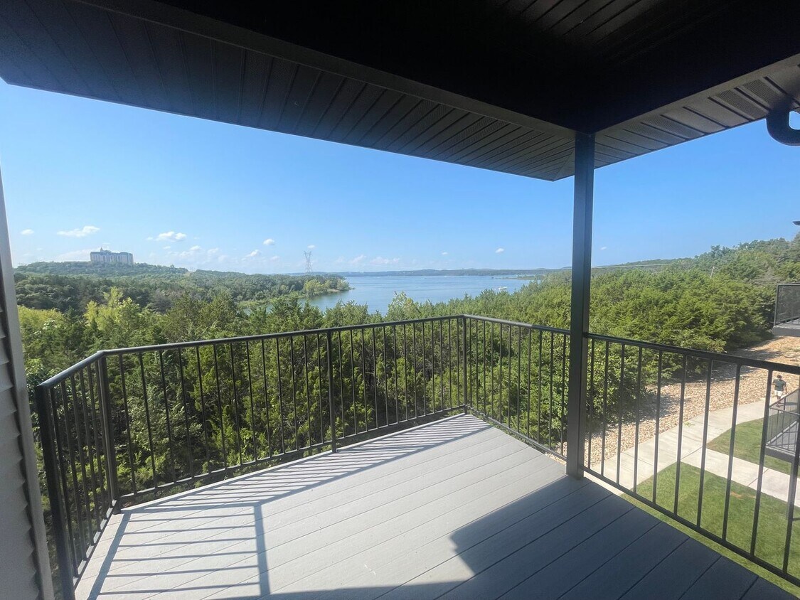 Primary Photo - Lake View 1 Bedroom 1 Bath