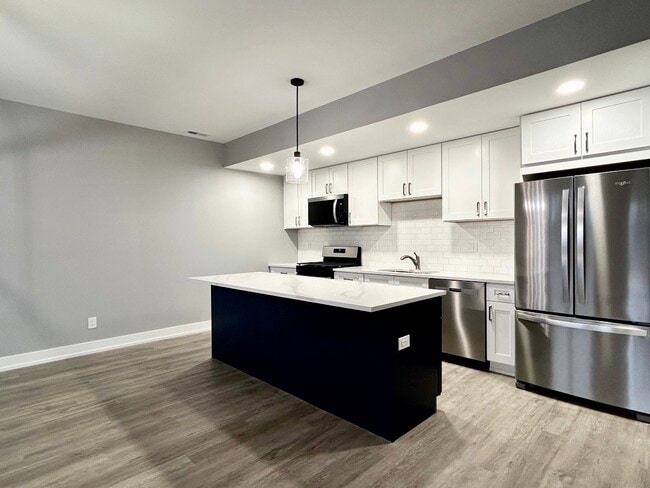 Building Photo - 1320 8th St