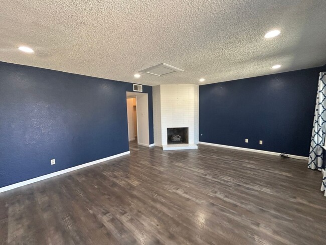 Building Photo - 2612 El Pasado Dr
