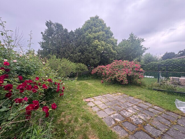 Building Photo - 3 Plus 1 Semi Detached Home