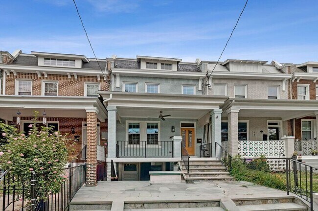 Foto del edificio - 919 Decatur St NW