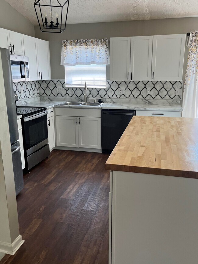 Foto del edificio - 2435 Hilliard Dr