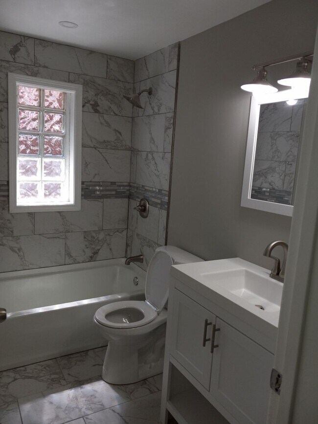 Foto del edificio - Spectacular 3-Bedroom Home in Gary!