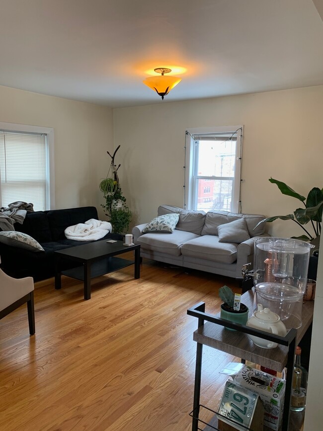 Building Photo - 345 Market St