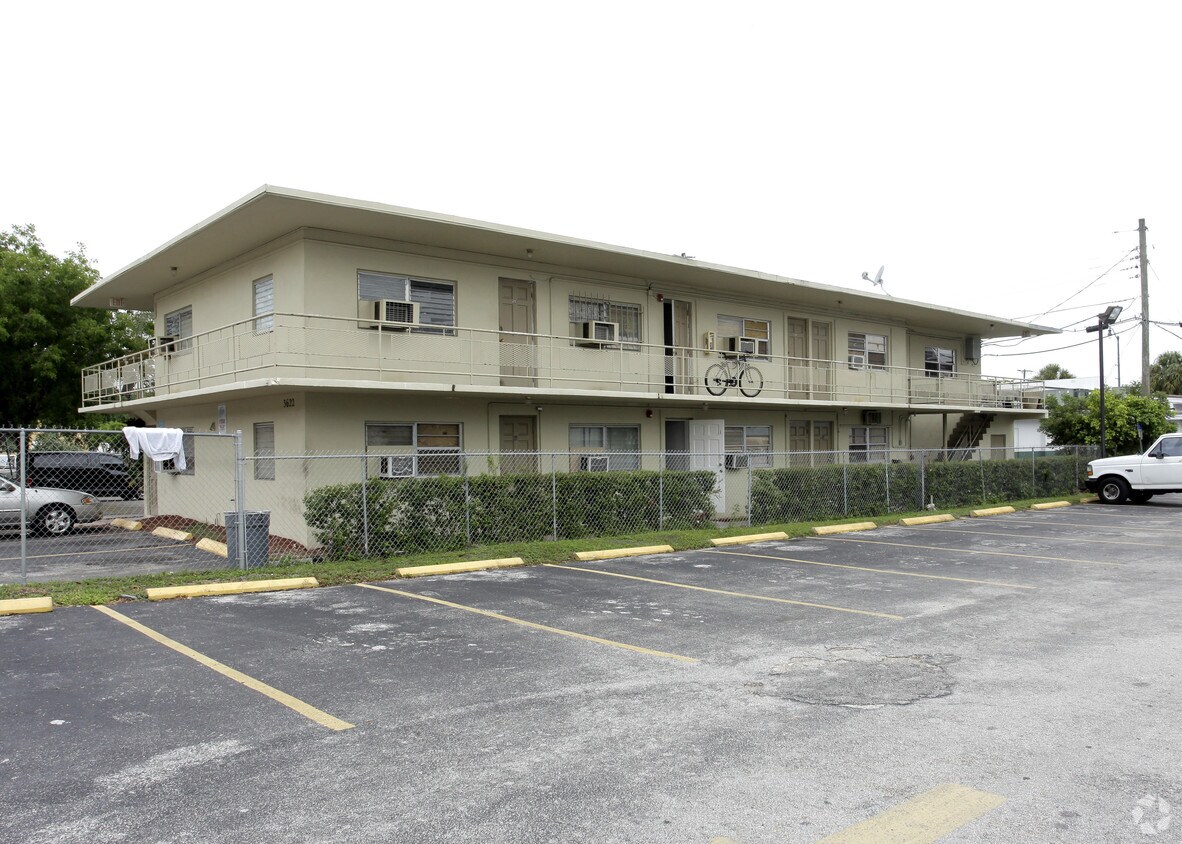 Foto principal - 3622 SW 8th St