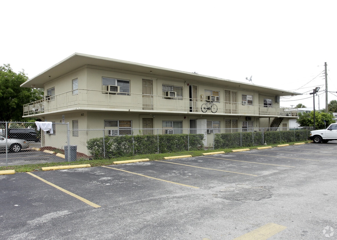 Primary Photo - 3622 SW 8th St