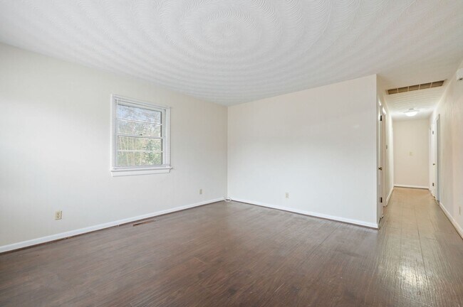 Foto del edificio - 721 Mayfield Ave