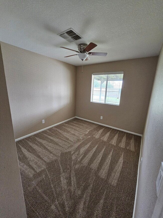 Foto del edificio - 4945 E Fox St