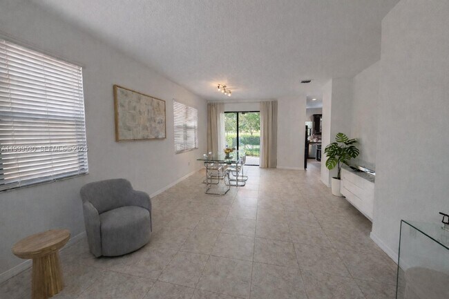 Foto del edificio - 909 NE 193rd Terrace